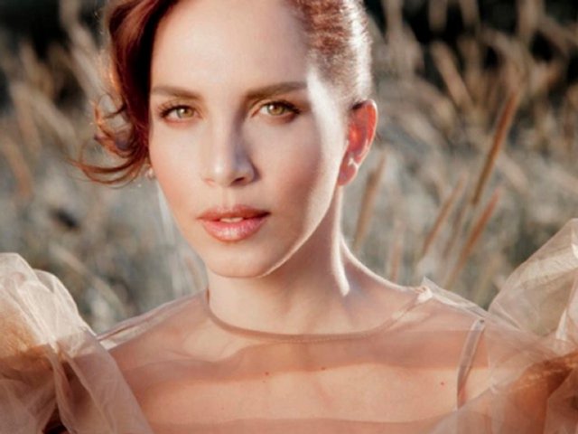 Sertap Erener - Bastırın Kızlar Şarkı Sözleri